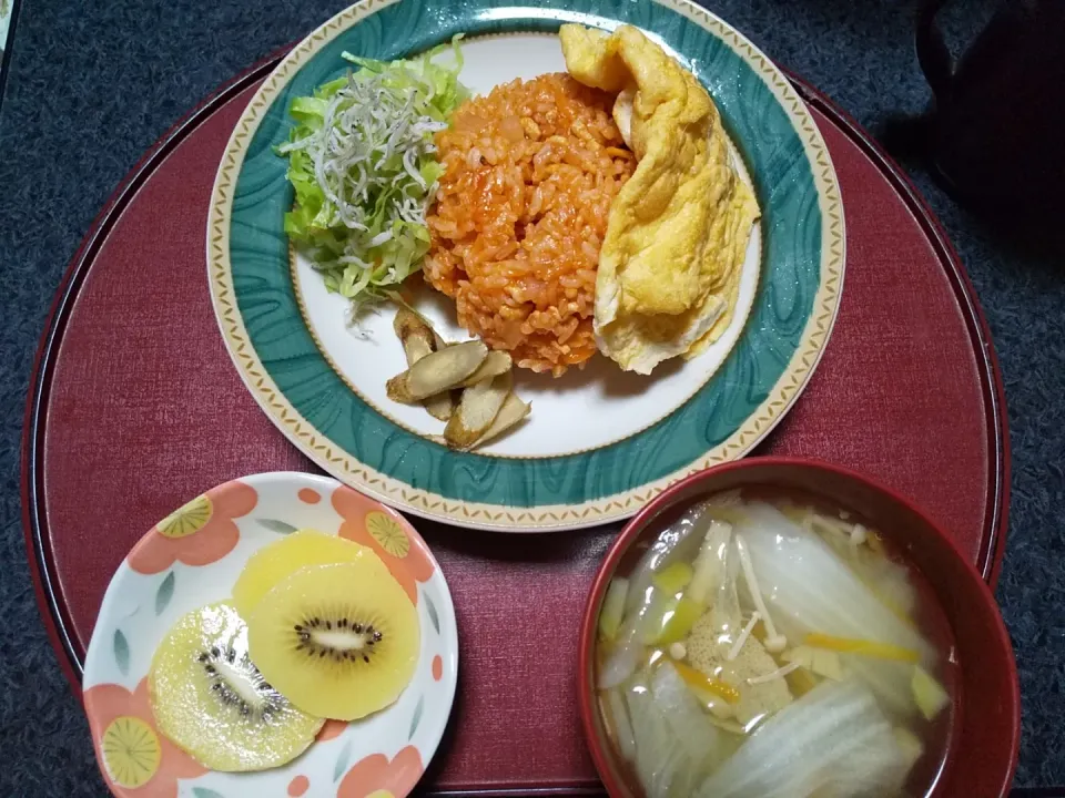 Snapdishの料理写真:オムライスと生姜と野菜のスープ|由紀子さん