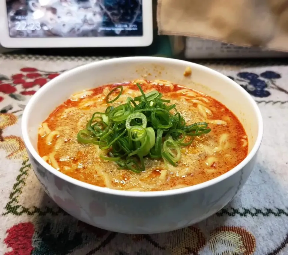 Snapdishの料理写真:遅い夕食は担々麺。|Katsuraさん