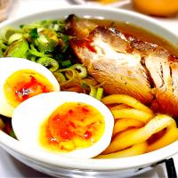 厚切りロース焼豚の背脂うどん