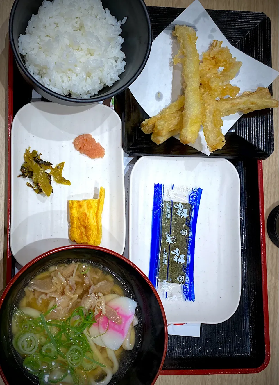 かしわうどん定食屋+ごぼ天 610円|すくらんぶるえっぐさん