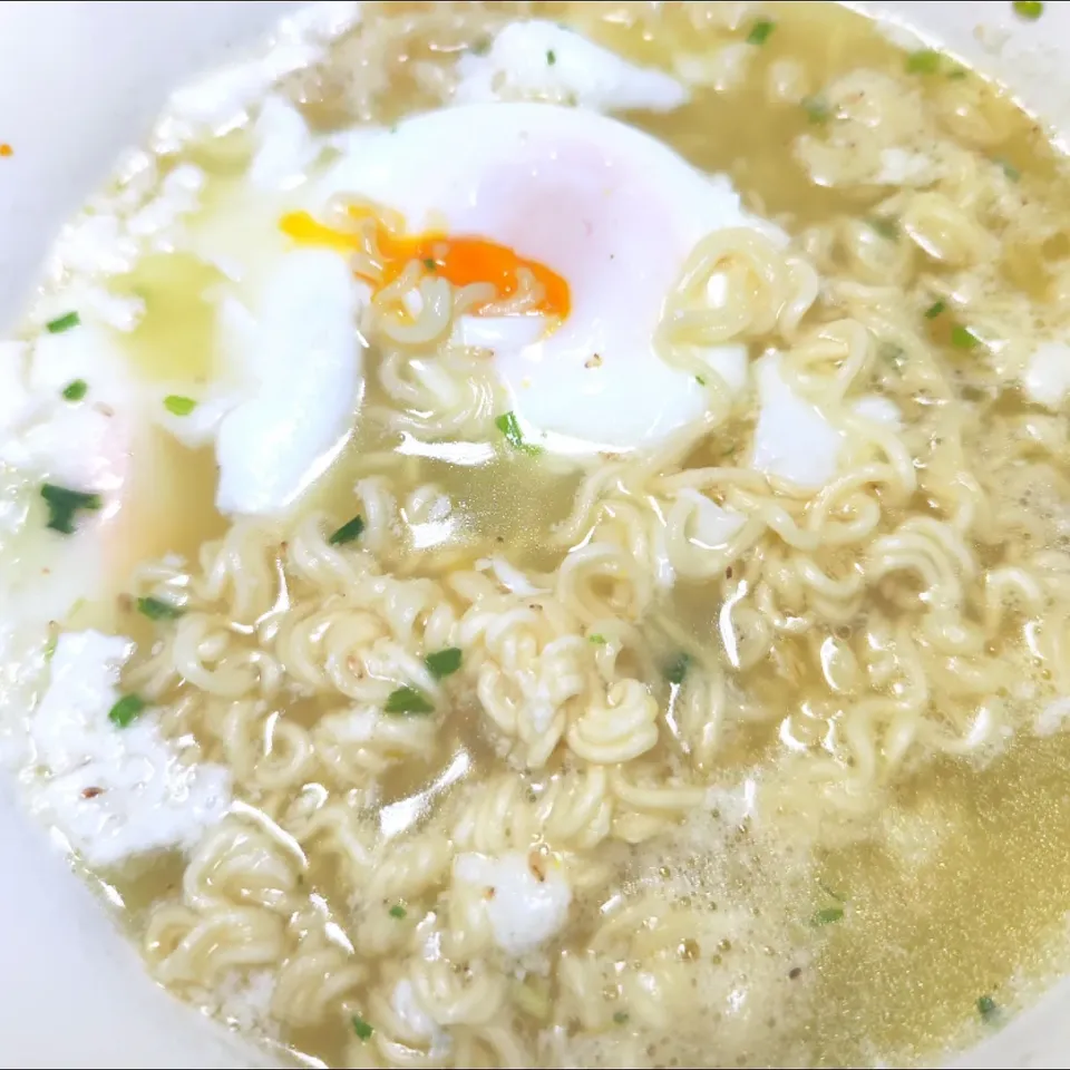 Snapdishの料理写真:サッポロ一番塩ラーメン|akimitsuさん