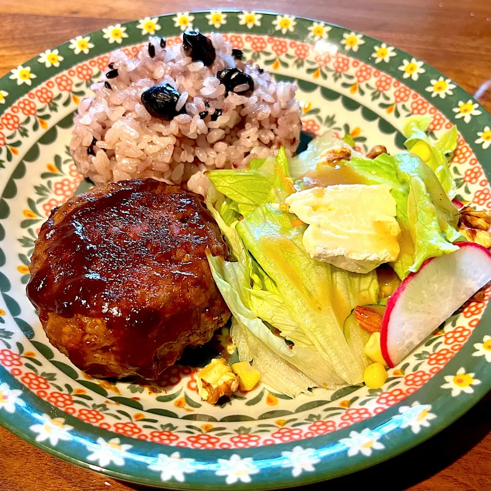 Snapdishの料理写真:大豆のお肉を使ったハンバーグ|アッコちゃん✨さん