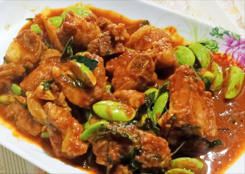 ผัดสะตอซี่โครงหมู
Stir-fried spicy pork ribs with sato|🌿Veerapan Mu🌿さん