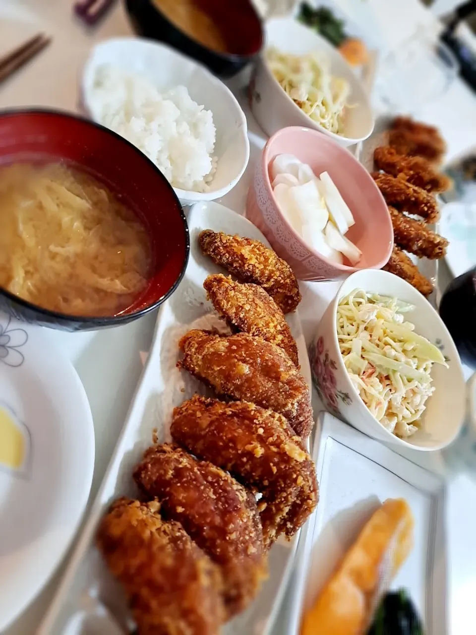 Snapdishの料理写真:夕食(,,>᎑<,,)
鶏手羽唐揚げ
サーモンとほうれん草のバターソテー
スパサラ
かぶと柚子の漬物
お味噌汁(玉ねぎ、油揚げ)|プリン☆さん