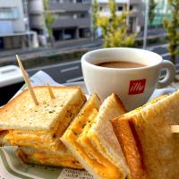 薄焼き玉子とチーズのホットサンド