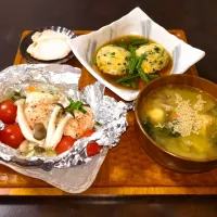 我が家の晩ごはん
サーモンレモンオリーブオイルの蒸し焼き
蟹と豆腐の真薯
コチュジャンサラダチキン
具だくさん味噌汁
玄米ご飯