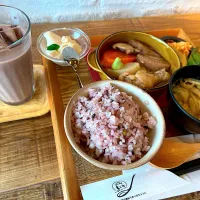 Snapdishの料理写真:レディースランチ 定番の最愛玄米食|ぶりじっとえいちぇるさん