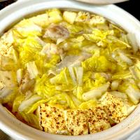 白菜と豚バラの生姜たっぷり鍋。