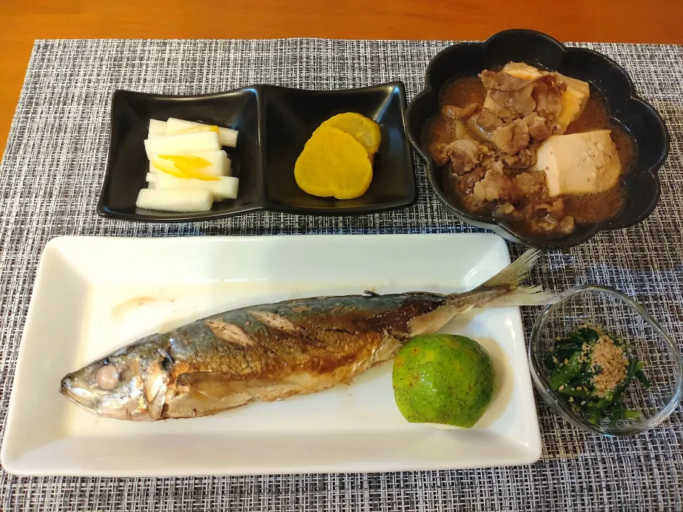 ☆あじの塩焼き
☆肉豆腐
☆春菊胡麻和え
☆柚子大根＆たくあん
☆きのこまでご飯|chikakoさん