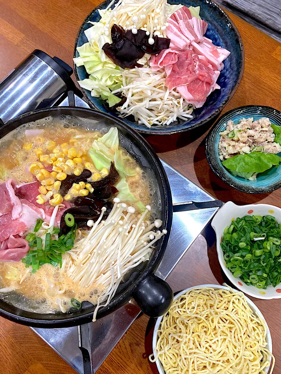 Snapdishの料理写真:週末 味噌鍋🍲 で 晩ご飯|sakuramochiさん