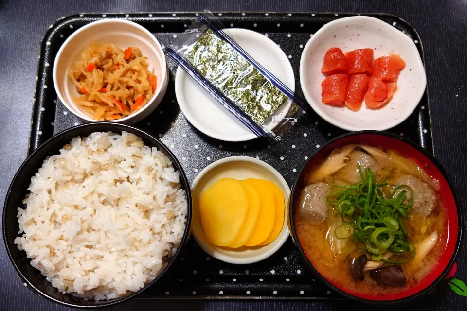 今日の朝ごはん（もち麦ごはんに辛子明太子、味付のり、切り干し大根煮、いわしつみれ汁、たくあん）|Mars＠釜飯作り研究中さん