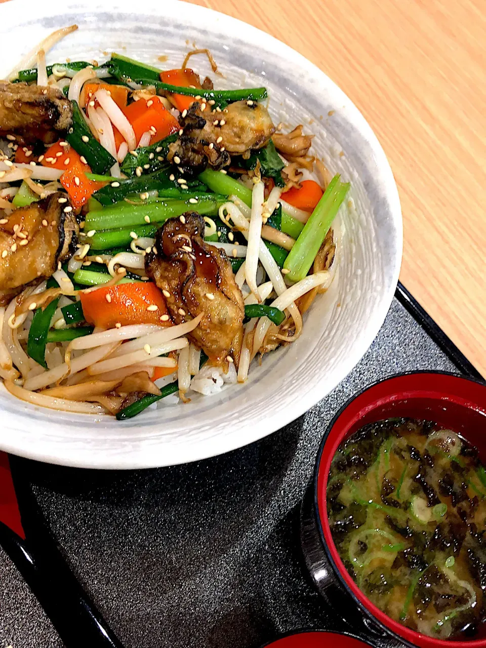 Snapdishの料理写真:広島牡蠣の秋野菜やみつき炒め丼|藤本 ひろきさん