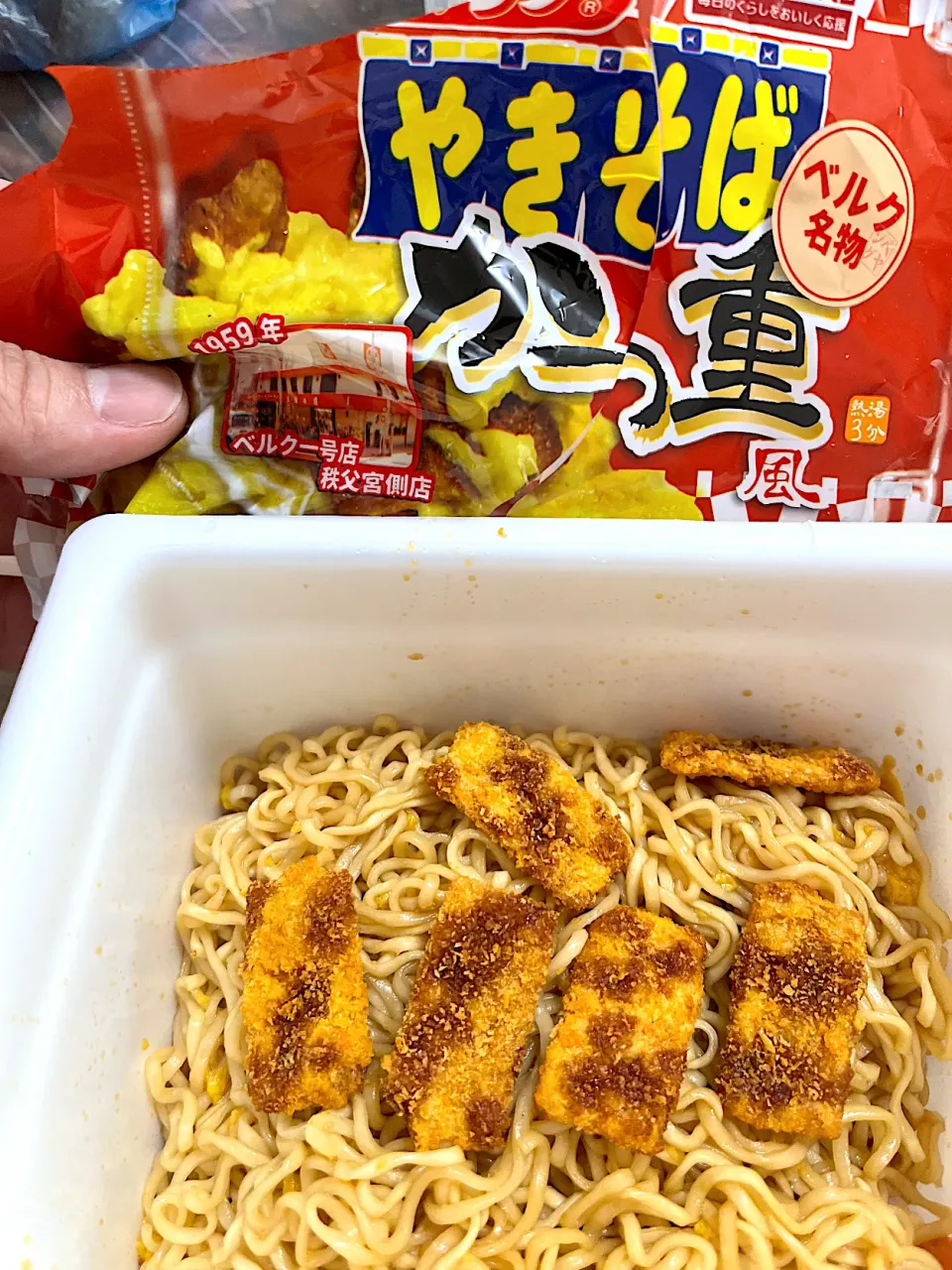 面白い商品　ペヤング焼きそばカツ重|もーやんさん