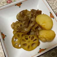 Snapdishの料理写真:豚肉とれんこん、じゃがいもの炒め物|youmihoさん