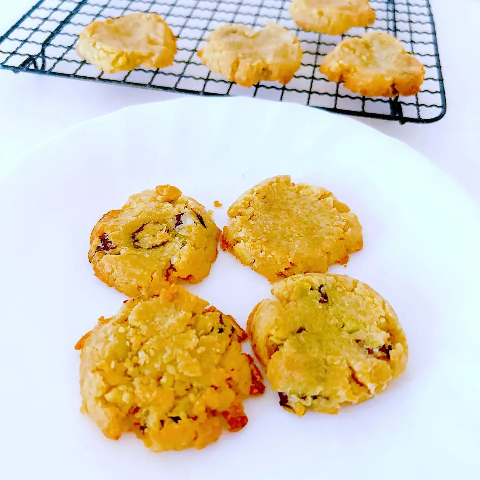 Snapdishの料理写真:さつまいもと米粉のグルテンフリークッキー🍠🍪|sakiさん