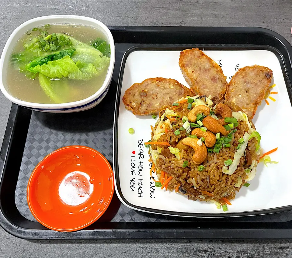 Snapdishの料理写真:惹味咸飯配香脆肉卷及肉丸豬骨湯|skyblueさん