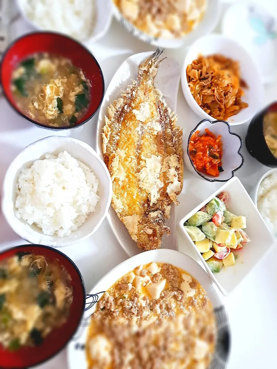 夕食(,,>᎑<,,)
麻婆豆腐
カレイ唐揚げ🐟
アボカドとトマトとチーズサラダ🥑🍅
豚キムチ
キムチ
小松菜と卵の春雨中華スープ|プリン☆さん