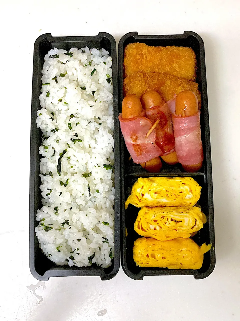 Snapdishの料理写真:高2になった次男くんへ　コロッケとソーセージ弁当|晴れ時々弁当さん