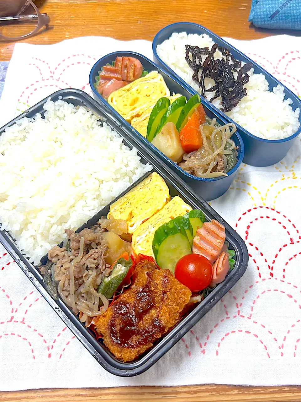 カニクリームコロッケと肉じゃが弁当|アッキーさん