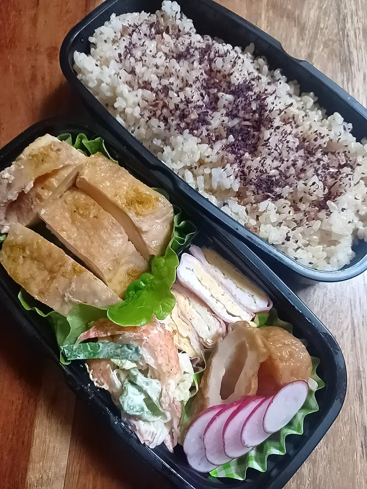 2023/12/4(月)　お弁当

※チキンソテー(カレー味)
※ハム卵
※菜っ葉のカニカマサラダ
※染み染みおでん
※ラディッシュ

先月、家族(里子ちゃんと旦那さん)で障害者卓球のボランティアに行ってみた。
ボランティアだから玉取りや清掃かと思ったら…高校生の里子ちゃんは、同年代の障害者とペアで試合に出られるらしい|naomikaさん