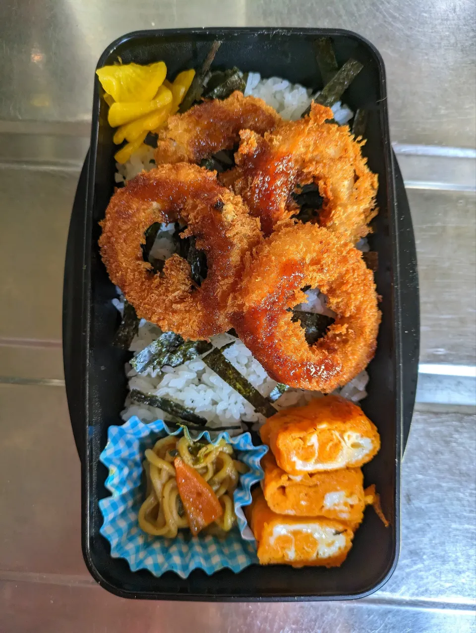 Snapdishの料理写真:旦那弁当　2023/12/4

イカリング
焼きそば
玉子焼き|ユキヨメ♪さん