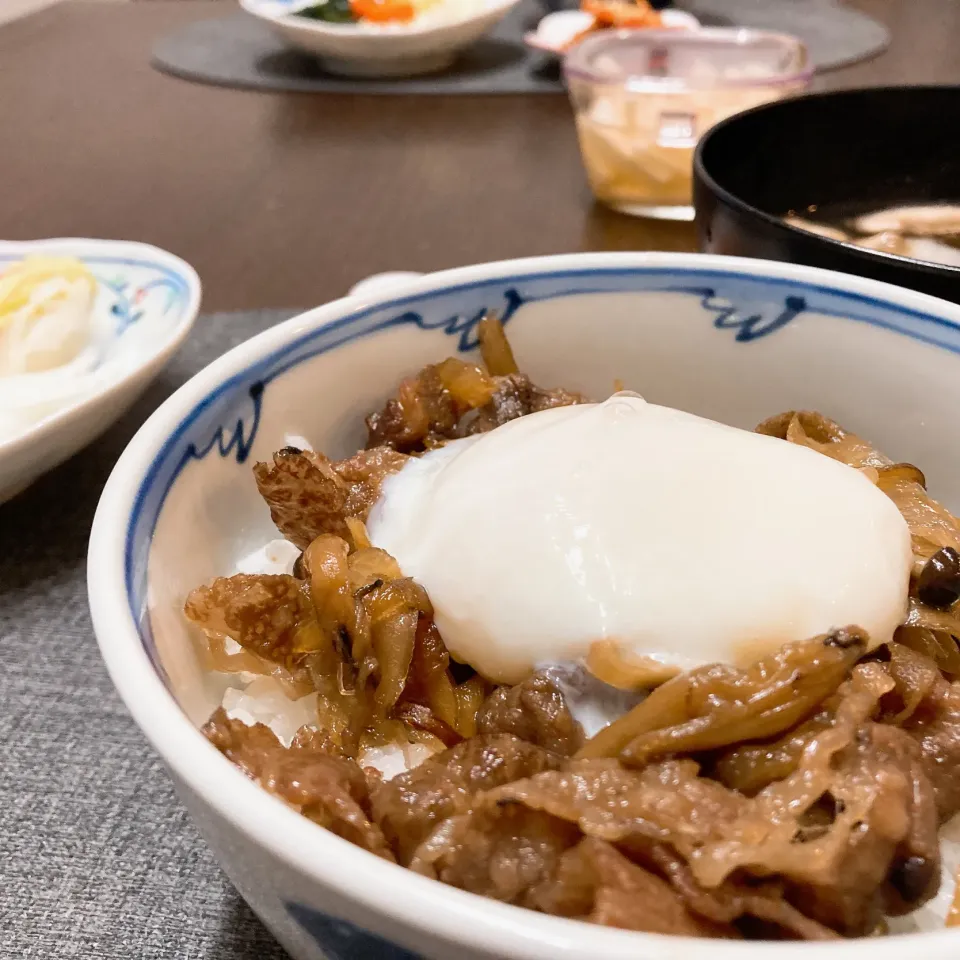 12/4 温玉乗せ牛丼|あーるさん