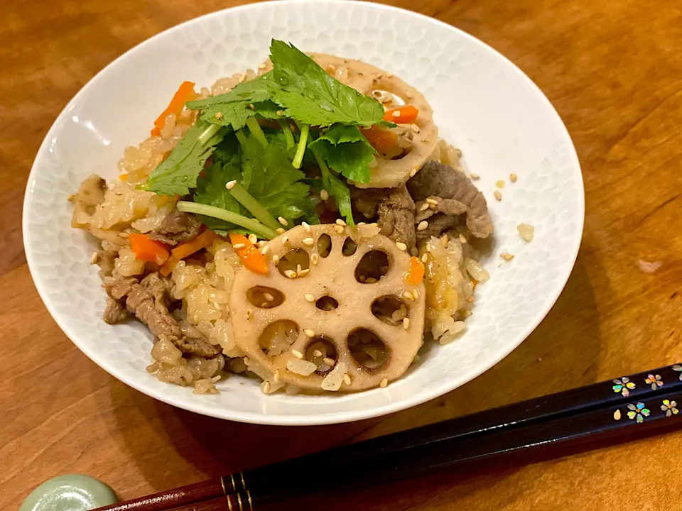 Snapdishの料理写真:蓮根と牛肉の炊き込みご飯☺︎|まめすけ。さん