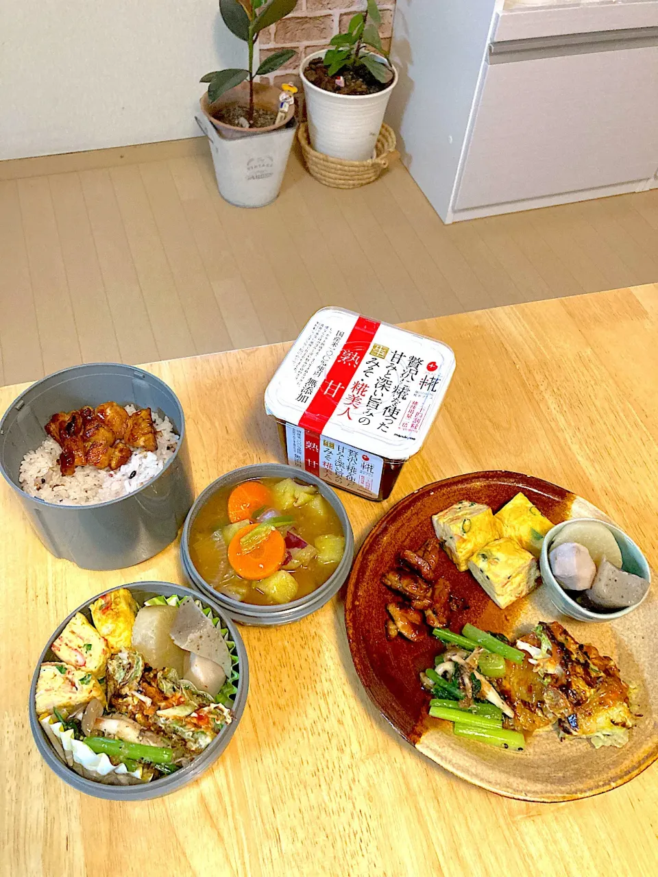 Snapdishの料理写真:糀美人塾甘のお味噌汁にハマってます🩷旦那さんお弁当とmyランチプレート|さくたえさん