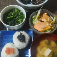 Snapdishの料理写真:豆腐とワカメのお味噌汁？|nobukoさん