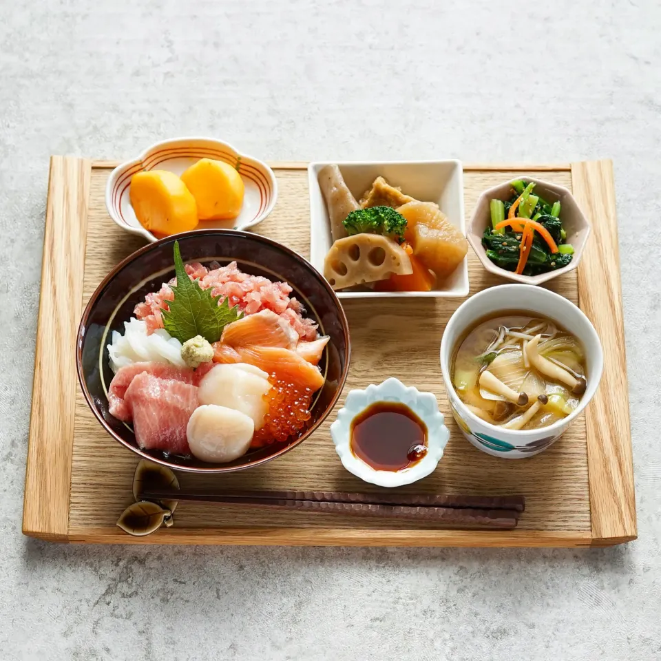 Snapdishの料理写真:海鮮丼定食|hiroさん