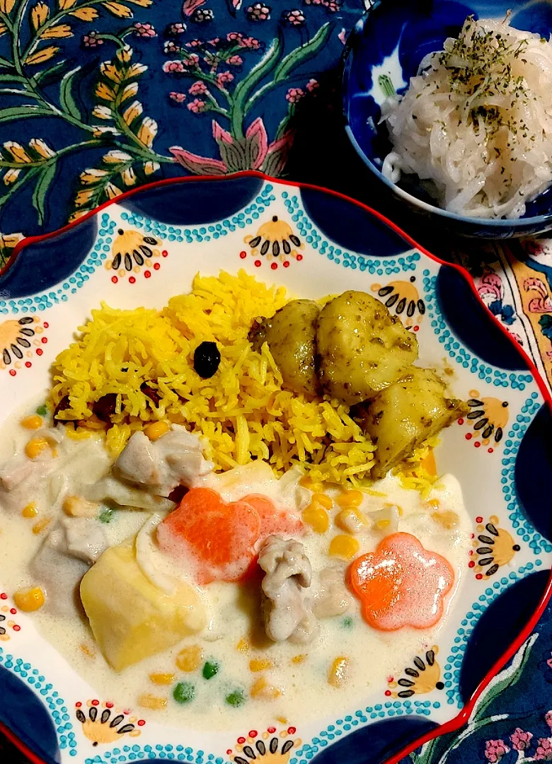 さつま芋と鶏肉のクリームシチュー😋|きつねさん