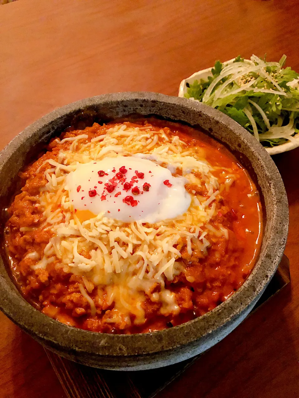 石焼きキーマカレー  春菊サラダ|Nakaba Kobayashiさん