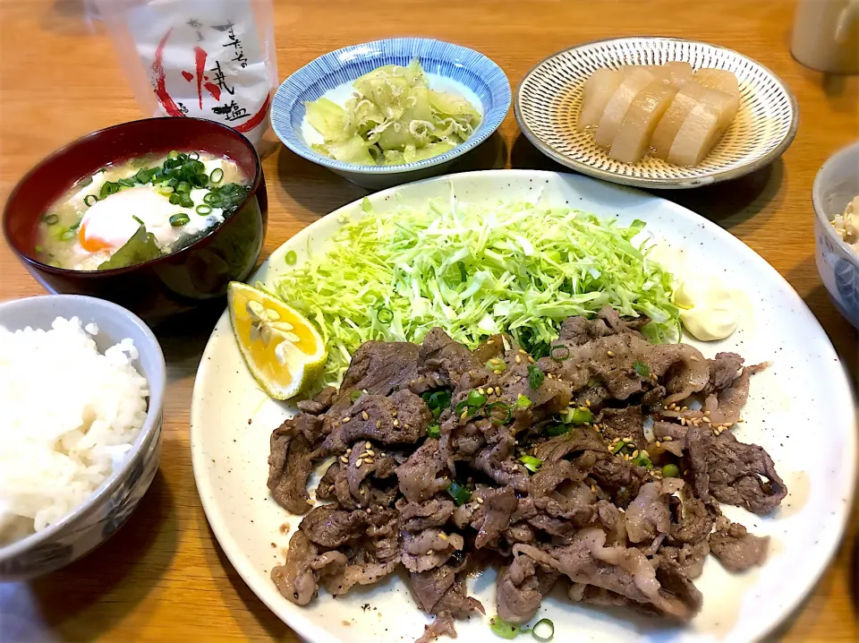 牛薄切り肉の塩胡椒ソテー　ハヤトウリとシラスの酢物|じゅんさんさん