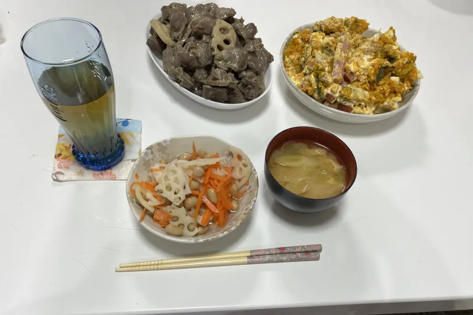 晩御飯☆砂ずりとれんこんのアヒージョ☆酢大豆☆南瓜のサラダ☆みそ汁（キャベツ・長ネギ・揚げ）|Saharaさん