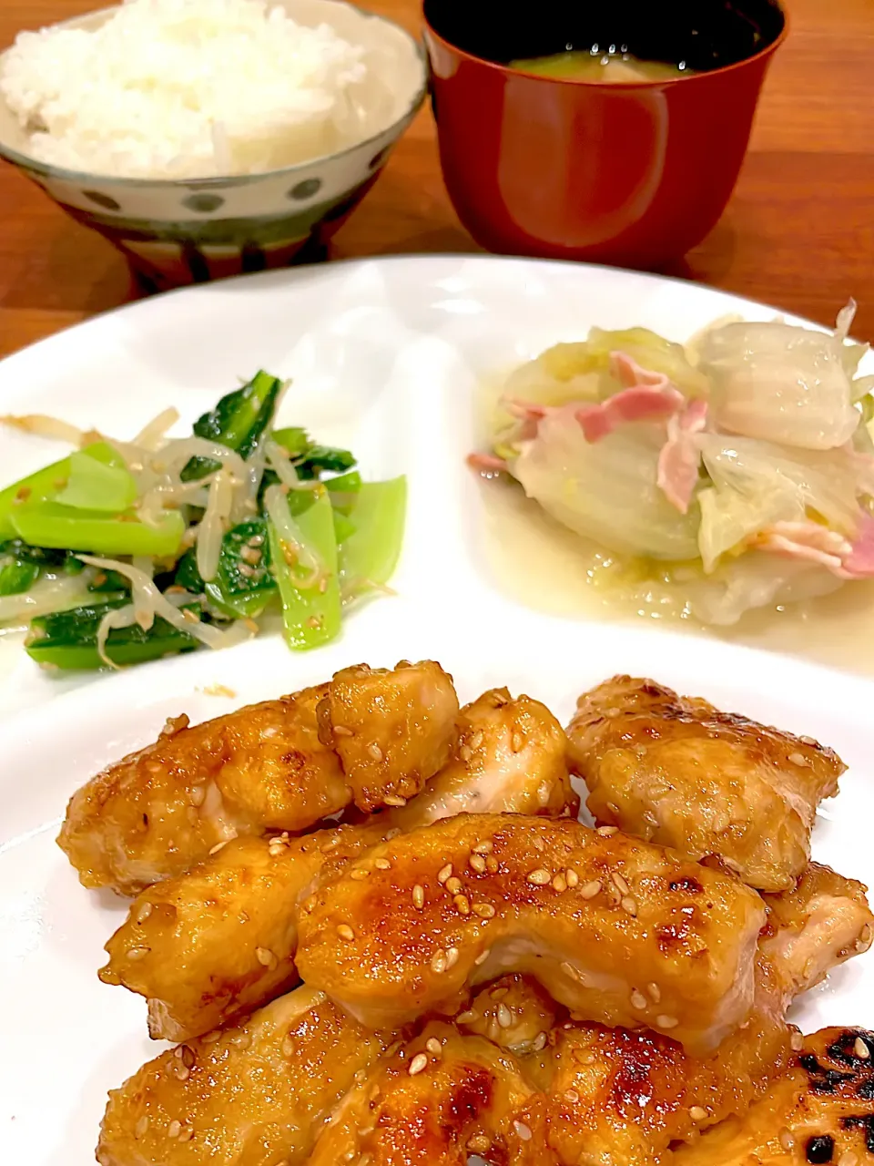 甘辛チキン　白菜ベーコン煮　ナムル　味噌汁|とゆあさん