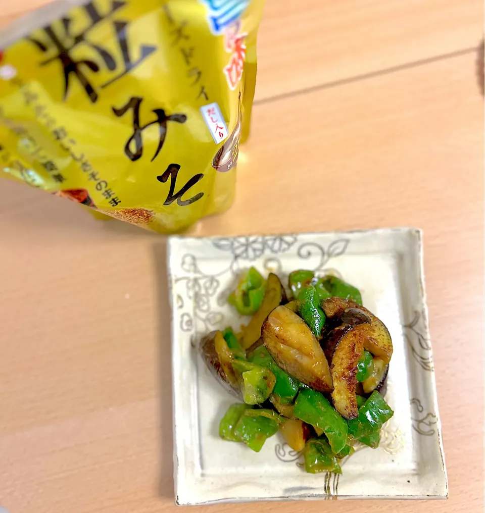 Snapdishの料理写真:ナスとピーマンのピリ辛味噌炒め|natsuさん