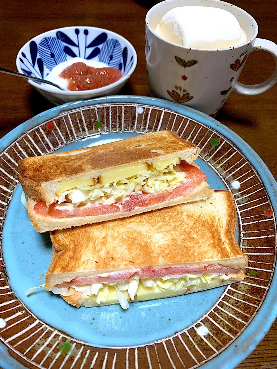 燻製チーズと野菜のホットサンド|satoeさん