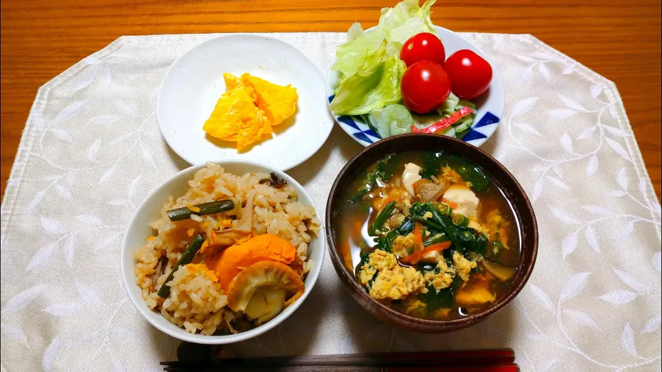 Snapdishの料理写真:12/5の朝ごはん🍚
ホタテと山菜の炊き込みご飯
かきたま汁
だし巻き玉子
サラダ|卯月さん