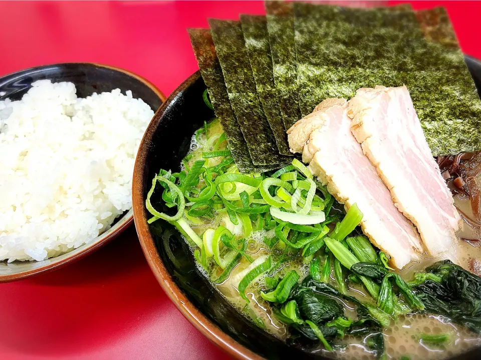 Snapdishの料理写真:🉐ラーメン ¥800|Blue Moon Caféさん