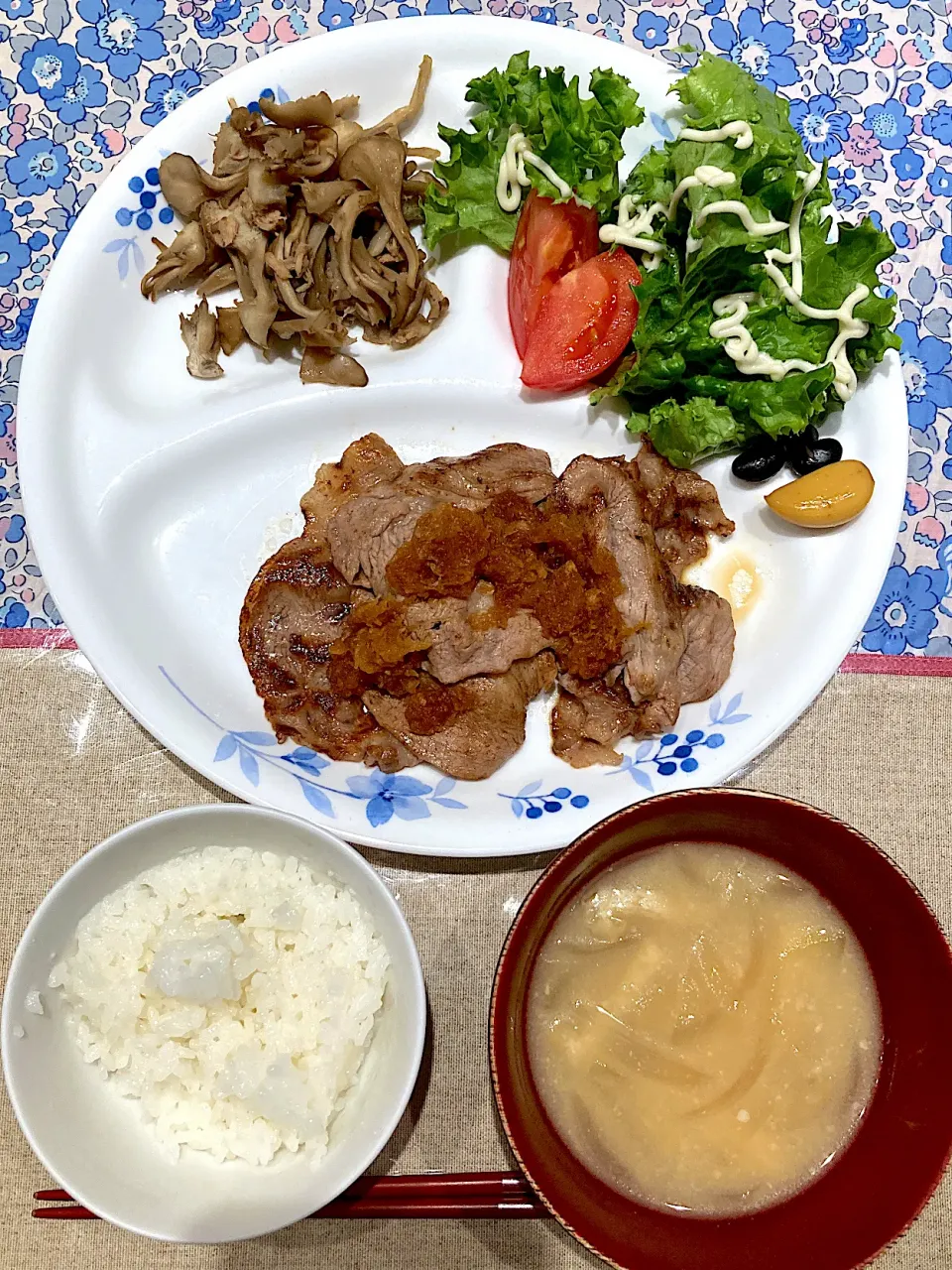 おろし豚焼きと無限舞茸|おしゃべり献立さん