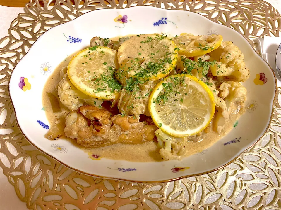 Snapdishの料理写真:ローストチキンのレモンクリーム煮🍋|花🍀さん