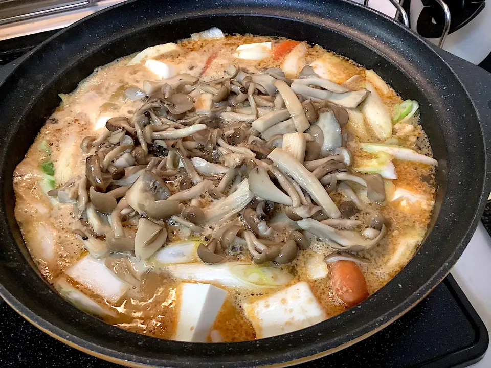 Snapdishの料理写真:今宵は、寒くなったので『きのこ🍄鍋🍲』😋|アライさんさん