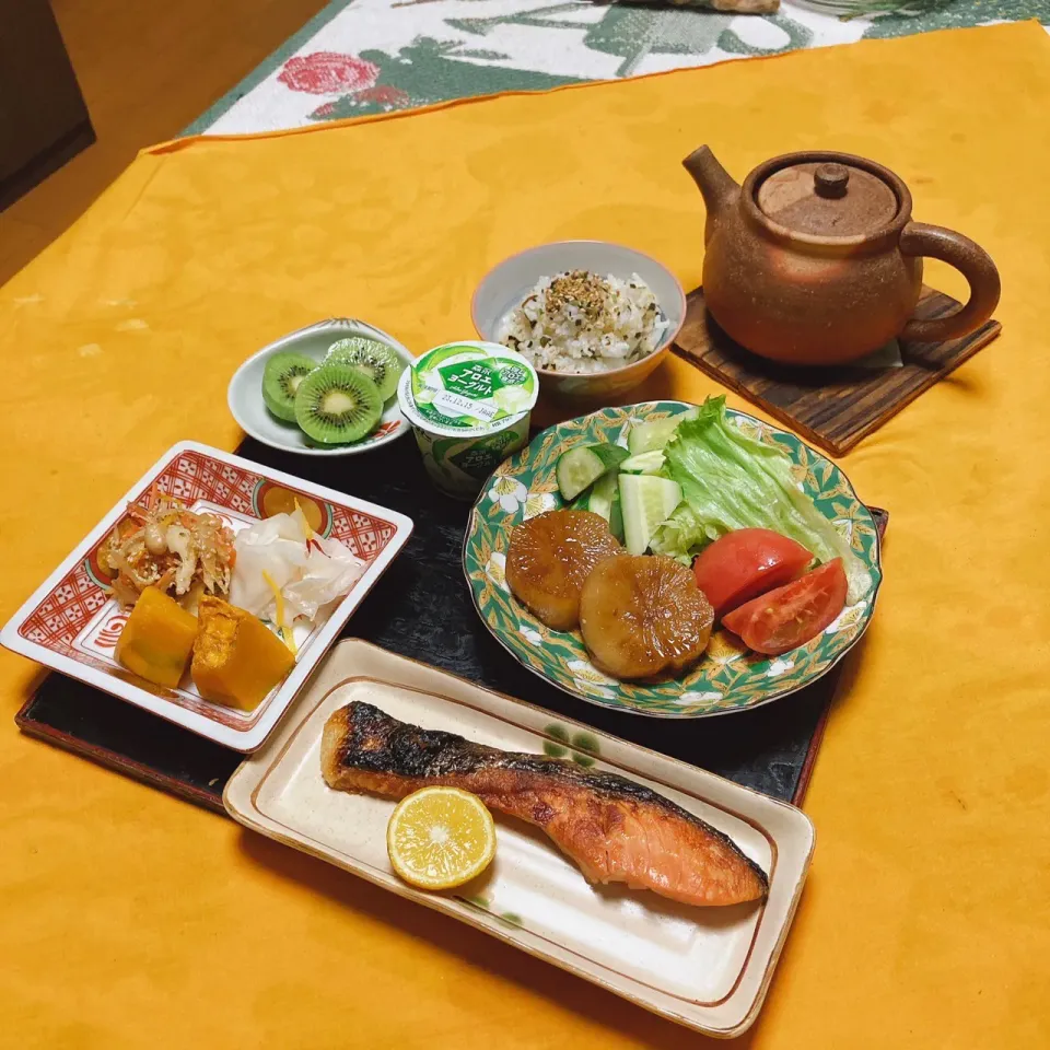 grandmaの晩ごはん☆ 今夜は大根ステーキ…鮭を焼いて…頂きます|kaoriさん