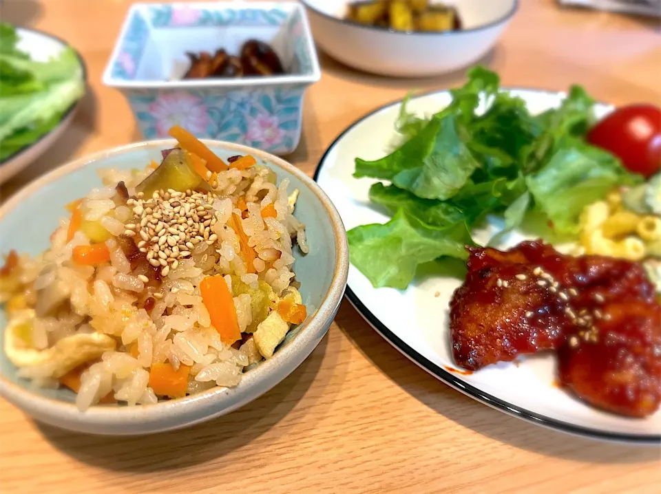 Snapdishの料理写真:さつまいもと鶏肉の炊き込みご飯|まっふぃーさん