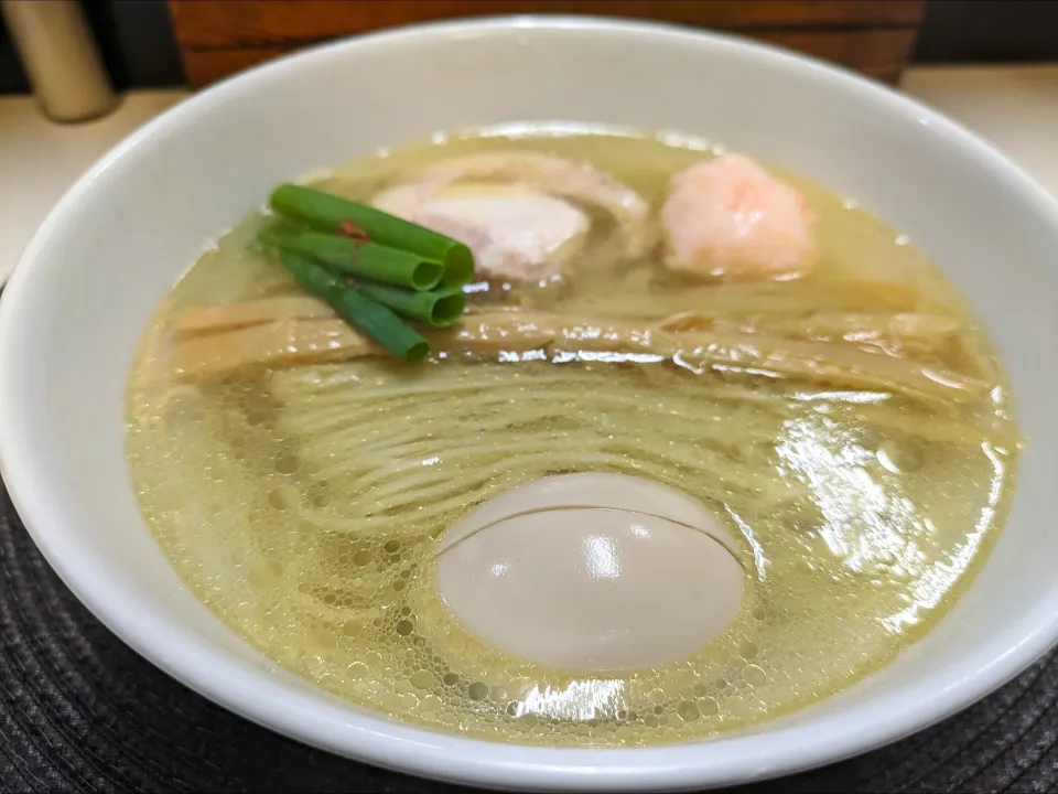 Snapdishの料理写真:味玉塩らぁ麺　美味い！ラーメンTOKYO百名店|しあるさん