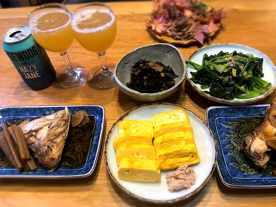 ザ・和食！になりました　　ブリカマの煮付け　だし巻き卵　ほうれん草胡麻和え　ひじき煮|じゅんさんさん