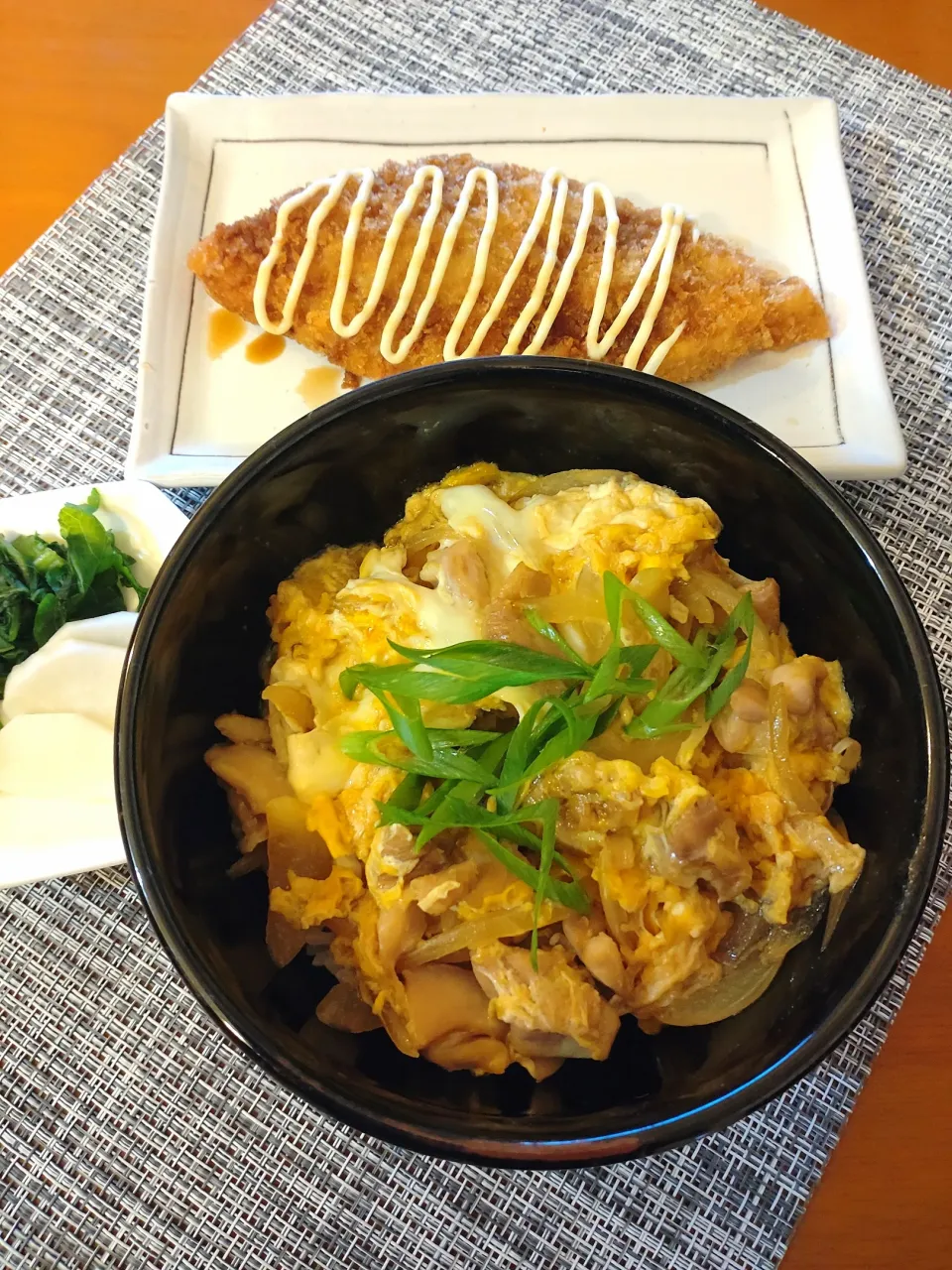 Snapdishの料理写真:☆親子丼
☆白身魚フライ
☆大根浅漬け＆糖しぼり大根|chikakoさん