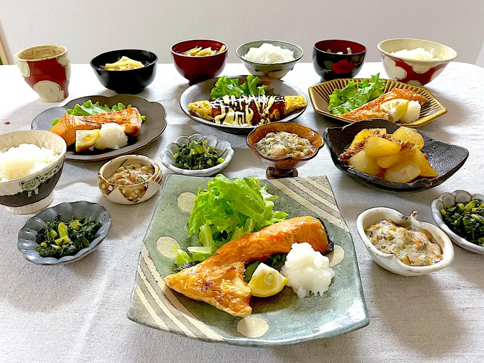 鮭のカマの塩焼きメインの晩ごはん🐟🍚|ゆかりさん