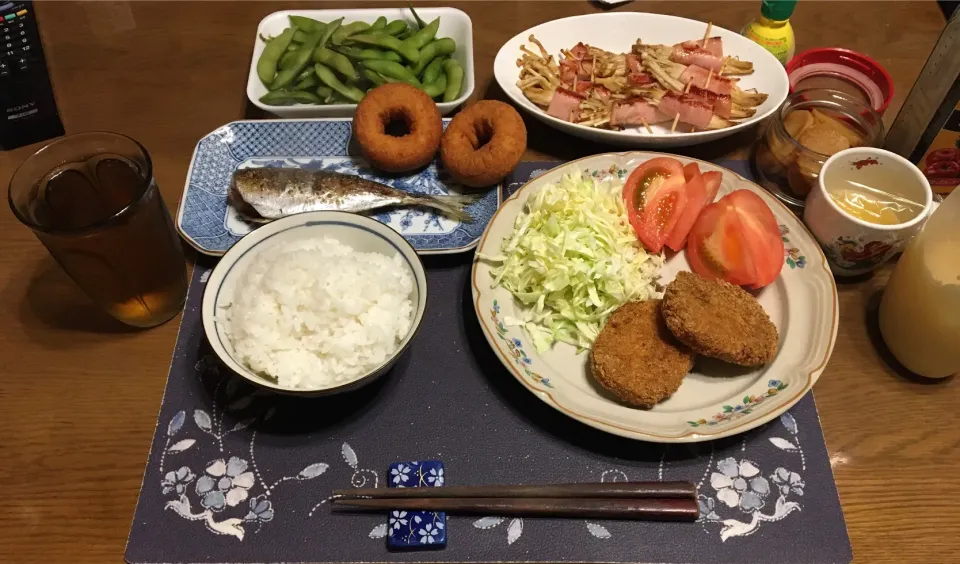 Snapdishの料理写真:ご飯、コロッケ、千切りキャベツ、トマト、鯵の塩焼き、えのき茸のロースハム巻きソテー、枝豆、沢庵、六条麦茶、パインミックスジュース寒天、おからドーナツ(夕飯)|enarinさん