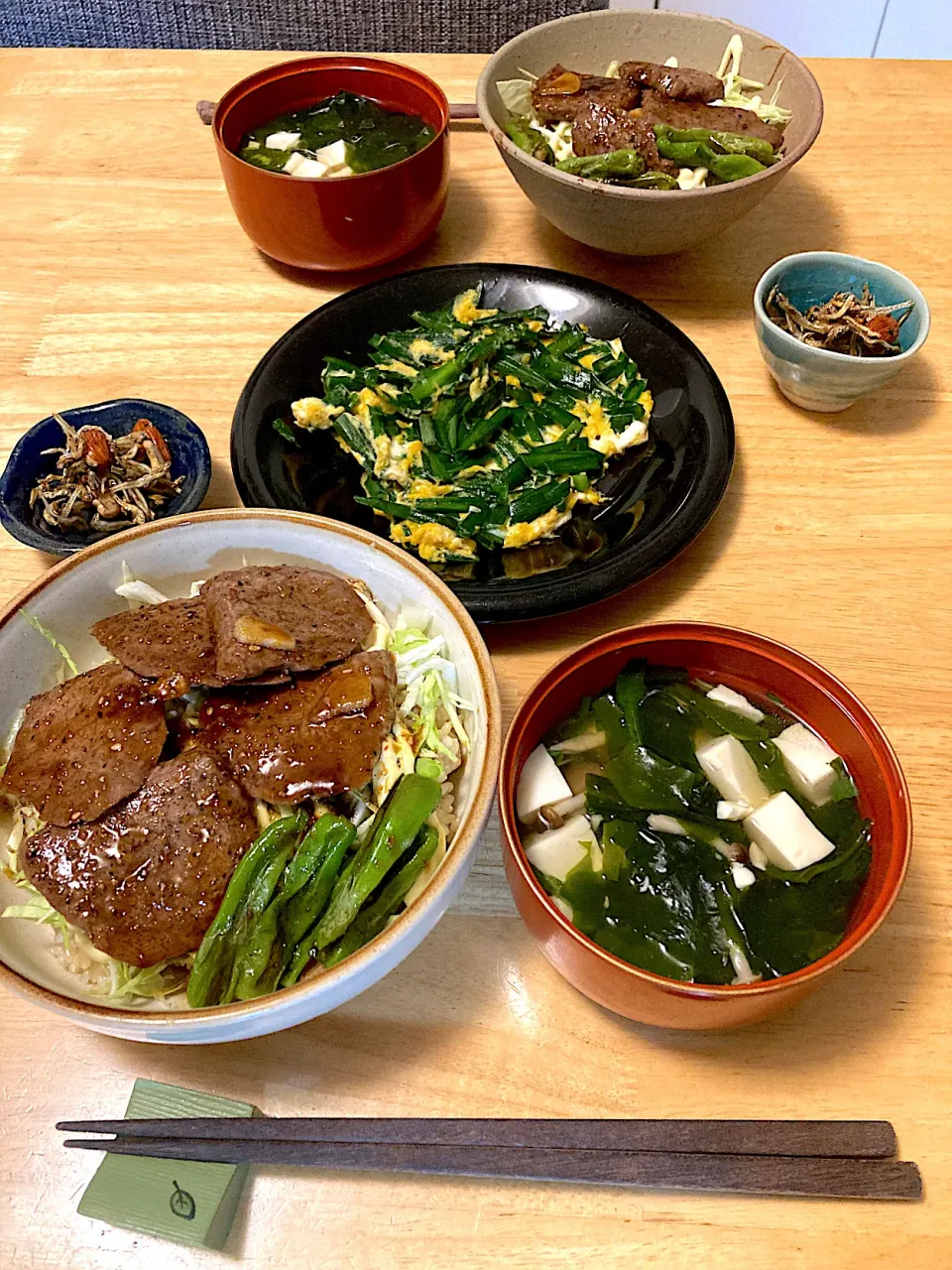 塩糀パウダーで下味つけて柔らか和牛ステーキ丼🩷|さくたえさん